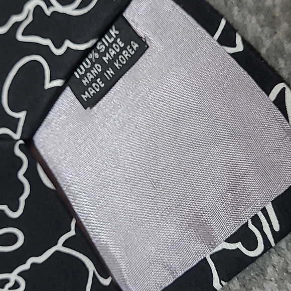 VINTAGE Disney Mickey Mouse & Pluto Silhouettes Silk Dress Tie - Picture 6 of 8